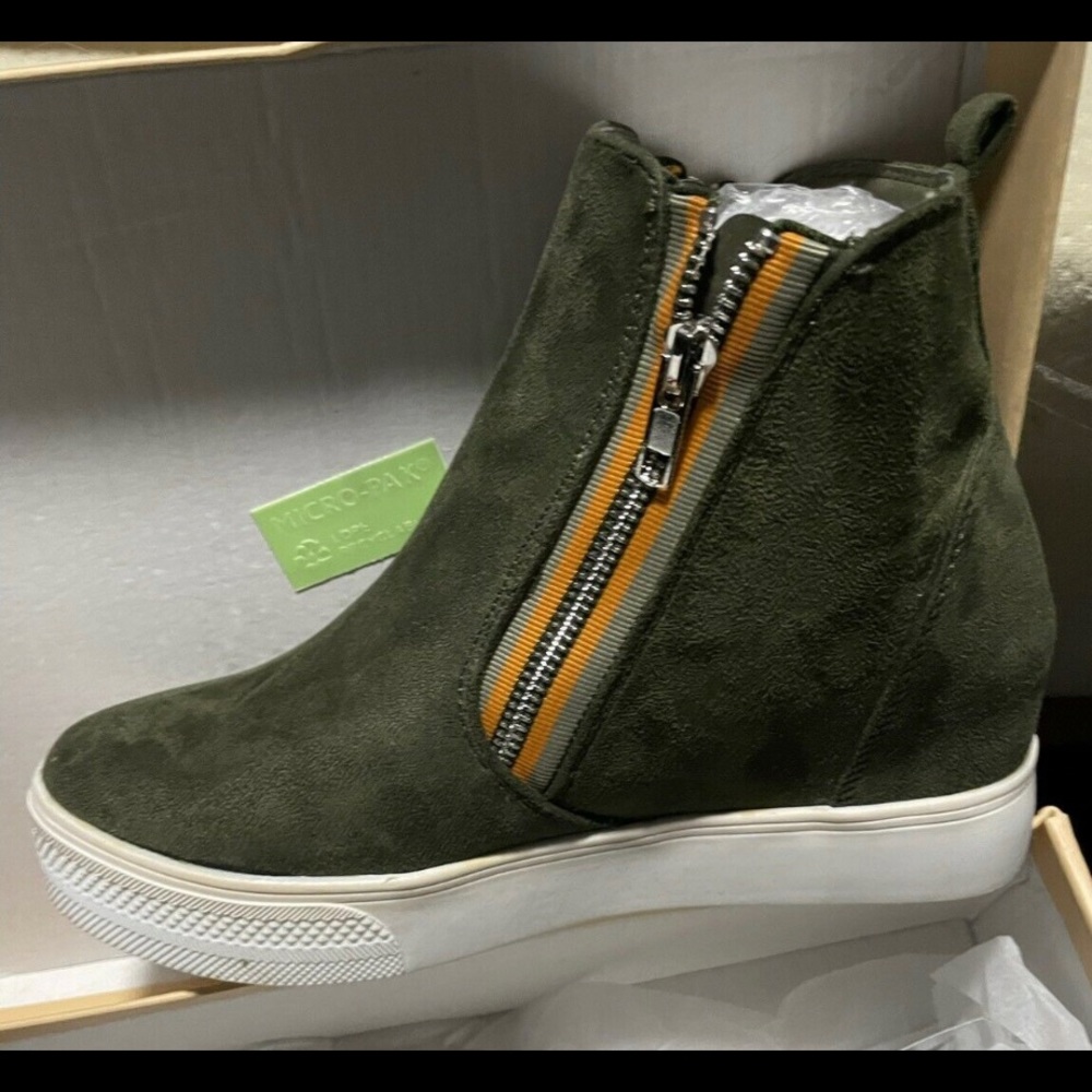 BNIB “YOKI” suede sneaker-style boots in “Olive” green.